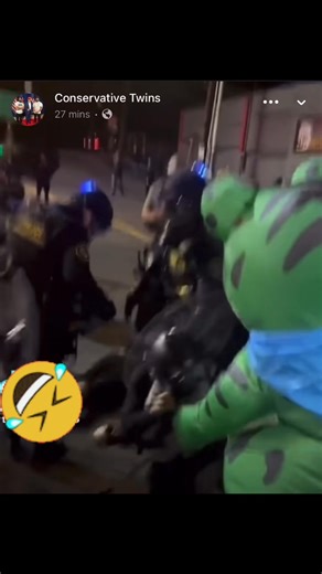🚨LMAO! Antifa thug in full costume thought he could block pepper spray in Portland… DHS officer blasted mace straight into his air vent 🤣 Didn’t work out. Pure justice! | American Resolve