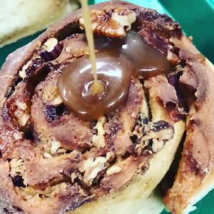 Don’t miss out on pecan sticky buns from Lizzie Bobs Bakery every Saturday! Pre order 4 packs of pecan sticky buns and cinnamon rolls online at Lizziebobsbakery.com Today until Friday 3pm and pickup Saturday morning. Start your weekend right with sweets from scratch at Lizzie Bobs Bakery! #lizziebobsbakery #fairviewheightsbakery #supportsmallbusiness #supportlocal #realbutter #freshcaramel #delicious #madefromscratch #pecanstickybuns #preordernow | Lizziebobsbakery