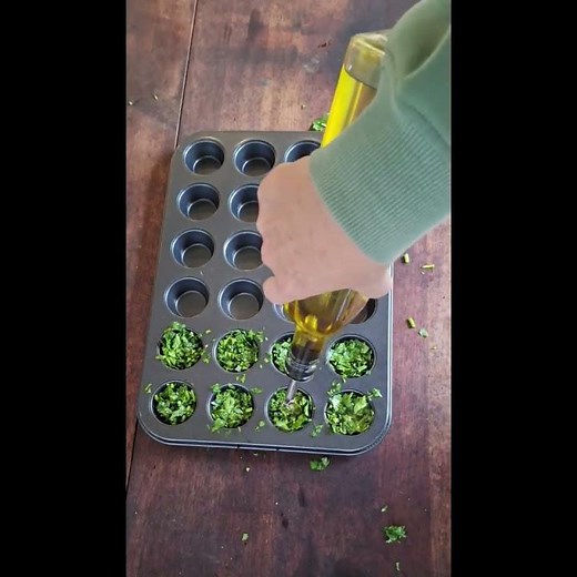 How to Preserve Coriander // Freezing Coriander // What to do with an abundance of coriander!