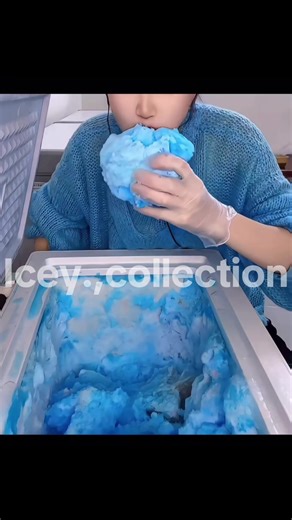 Blue ice chunk eating#iceeatting #iceasmr #freezerfrost | icee