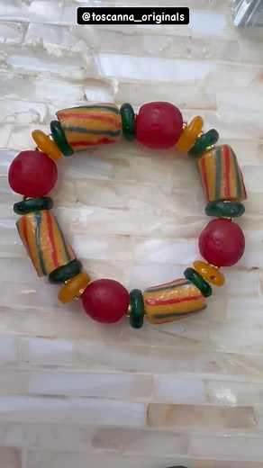 ❤️💚💙Hello friends! I’ve created a family of 3 handcrafted, OOAK stretch bracelets which joined the EXOTIC COLLECTION. These stunning bracelets were created using gorgeous, colorful #Ashanti and #Krobo beads from Ghana, West Africa. 💚❤️💙These unusual bracelets all encompass various tones and shapes of reds, yellows and greens. 🌟Which one is your favorite? 💚❤️💙Toscanna_Originals…where tradition meets style. #africanbeadsnecklace #oneofakindjewelry #uniquejewelry statementjewelry ooakjewelry