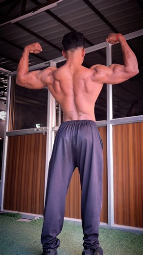 V shap back k liye try kro 💪.. #youtubeshorts #shorts #fitness #workouttips #back #workout