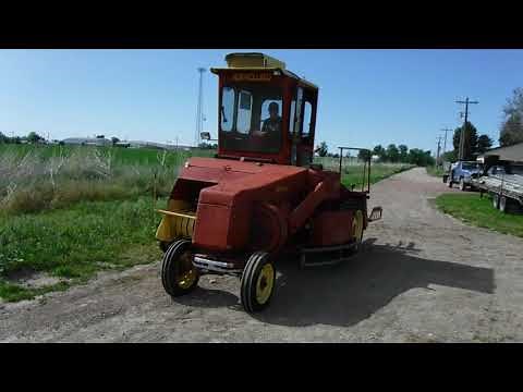 New Holland 1281 Self propelled Baler