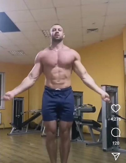 😮😯handsome guy's bulge is bouncing 🍆