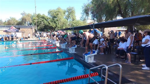 Van die swemitems het om 10:00 by die NA Smit-swembad begin in vanjaar se SA Tweekampkampioenskappe. Ouderdomsgroepe wat reeds die baanitems afgehandel het, neem nou aan die swemitems deel. Die hele program behoort vanmiddag teen 16:00 afgehandel te wees. Meer as 900 atlete van oor die hele land ding vandag hier mee.. | Die Hoorn