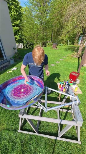 Bald wird damit wieder eine Uhr gemacht #craften #farbe #maschine #kunst #spaß