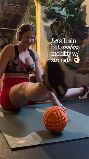 Mel 🤍ॐ on Instagram: "Let’s train but combine mobility w/ strength ✨🔥😮‍💨 #YoHIIT workout example ! If you need blocks you can use them for those “Look Ma, no hands” pancakes 😂 #strength meets #grace & #flexibility 🩷 Ps this beautiful space I’ve been training is @fredfitnessofficial 😍🙌🏻"