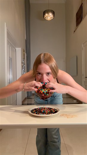 TROLEI MINHA IRMÃ COM DONUTS DE PAPEL #millenaemanumaia