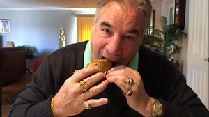 263K views · 9K reactions | ชีสห้ามลืม!! แฮมเบอร์เกอร์ยักษ์ใหญ่สุดแซ่บ Hamburger with the Lot | Chompoo Sangchan Page | Facebook