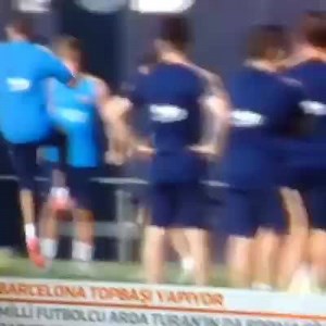 Arda Turan, Barcelona'daki ilk idmanına çıktı. Çabuk uyum sağlamışa benziyor. | Galatasaray Gazetesi