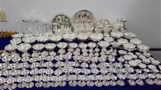BIG NEWS 🚨 Thief Sheikh Rafi arrested by Andhra Pradesh Police.Seized Items :- 7.257 kg of silver items- 6 grams of gold bars- Rs. 1.70 lakh in cash- Royal Enfield Hunter bikeBajaj Maxima auto used in thefts also seized.