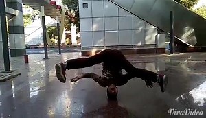 No handed Head balance by GodHand .This technique will make your neck very strong :) | Projekt Street Dance Crew