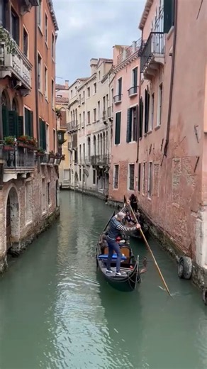 Venice by Gondola 🇮🇹 | A Magical Ride Through Venice