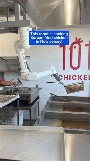 54K views · 63 reactions | Have you ever had a meal cooked up by a robot? This Korean fried chicken restaurant has a robot fry cook. 烙 What will you order?  @laurengisellemusni #koreanfriedchicken #nj #newjersey #bergencountynj #bergencounty #future #robot #chickenwings | NJ.com | Facebook