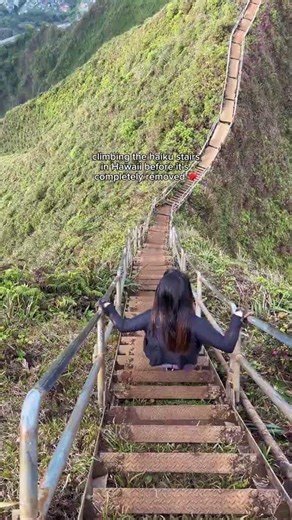 Hiking the Haiku Stairs (stairway to heaven) The stairs are a... #Shorts #janetlinxo