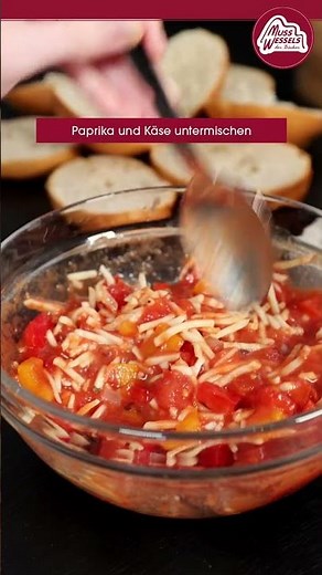 Vegetarisch, knusprig, einfach köstlich: Eure Pizzabrötchen-Variante mit unseren Knusperstücken. 🍕