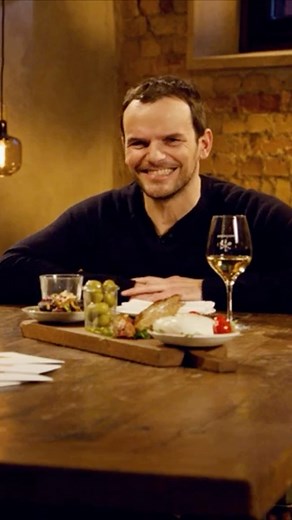 12K views · 361 reactions | Wer ist hier die Bulldogge? Seht selbst, gleich um 20:15h auf @vox  #kitchenimpossible | Kitchen Impossible | Facebook