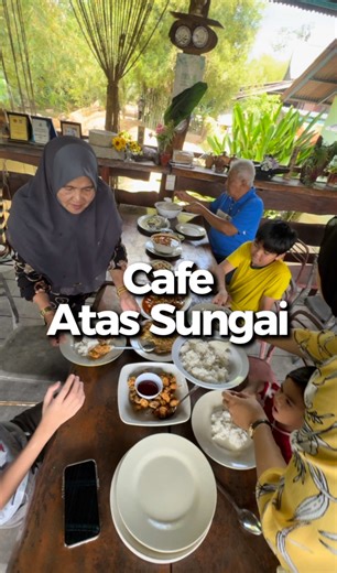 Replying to @NorAmirah Lapaq Sotong Celup Tepung dah ampa. Cikgu cikgu okay ka hari kedua persekolahan? Jom lunch atau makan petang ni healing Makan Dalam Sungai atau di Cafe Atas Sungai. Sekolah atau badan organisasi nak buat makan-makan? Boleh atur mai ke resort atau kami juga sediakan perkhidmatan catering ke tempat anda. Maklumat lanjut boleh klik link di bio. 📍 AMD Resort & Camp Perik #amdresortcampperik #cafeatassungai #makandalamsungai #cateringkedah #catering