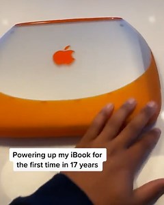 13M views · 10K reactions | This guy found his old Apple iBook laptop, and tried to turn it on after 17 years of not being used  | UNILAD | Facebook