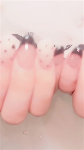 水玉×黒フレンチ✨️ #美幌 #美幌ネイルサロンcandyribbon #うる艶 #フレンチネイル #自分へのご褒美 #水玉ネイル