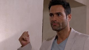 1.3M views · 32K reactions | Con la mudanza de Dimitrio y la llegada de José Luis, Montserrat no puede acudir a la romántica cita con Alejandro. Lo mejor de #LoQueLaVidaMeRobó, solo #ConLasEstrellas o en #ViX: https://bit.ly/vixcanales | tlnovelas | Facebook