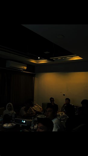 The Power of Collaboration in Idea Sharing