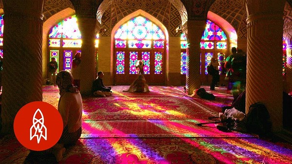 Ein Blick in Irans kaleidoskopische Moschee