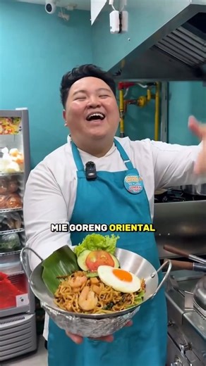 Chef Anthony Christopher | Chefpreneur | Author on Instagram: "Mie Goreng Oriental, Dalam Waktu 1 Menit, Ga Bercanda ! Order Sekarang👇 📍Food Court MKG 3 📍Food Court Emporium Pluit Mall 📍Food Court Puri Indah Mall 1 📍Grab Food dan Go Food @happywok.id ⛔️ Mau resep terbaik aku lainnnya ? ketik “ Resep / Mau “ di kolom komentar sekarang nanti aku DM kamu langsung ! 👇 🔄 Save + share ke story dan teman kamu, supaya makin banyak yang dapet manfaat-nya dari resep ini 😉 🔔Nyalakan NOTIFIKASI aga