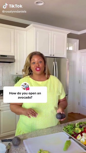 Avocado Hacks: How to Open an Avocado without a Spoon