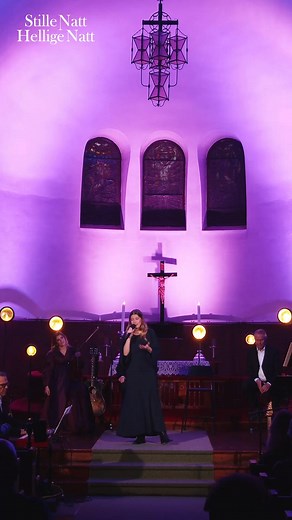I kveld er det premiere på årets "Stille natt, hellige natt" i Vår Frues Kirke ⛪ Se Ylva Olaisen, Dennis Storhøi, Ingrid Berg Mehus og Tor Endresen, sammen med de dyktige musikerne Jon Willy Rydningen og Håvar Bendiksen, skape nydelig julestemning i kirker over hele Sør-Norge den neste måneden ❤️ ⛪ Se turnéliste her: https://www.ticketmaster.no/artist/stille-natt-hellige-natt-billetter/897984 🎟️ https://www.ticketmaster.no/artist/stille-natt-hellige-natt-billetter/897984 | Stille Natt Hellige N
