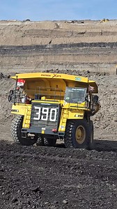 Muatan tanah 100 ton 😅😅😅 #overburden #anakrantau #anaktambangkalimantan #anaktambang | Pertambangan Batubara Kalimantan