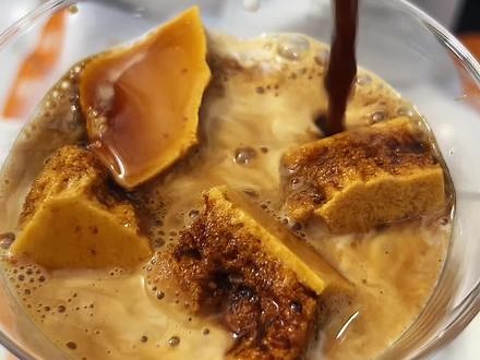 快跟我一起来做卡美罗咖啡吧～焦香浓郁好好喝啊～#今天你喝咖啡了吗 #咖啡 #自制饮品 #蜂窝糖 #卡美罗