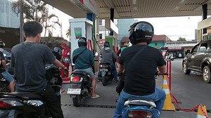 Makassar Indonesia May 18 2024 Queue Stock Footage Video (100% Royalty-free) 3514713975 | Shutterstock