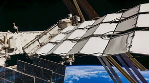 🎥✨✨✨ VIDEO DEPUIS L'ISS ✨✨✨🎥 Aperçu de l' International Space Station depuis le module Poisk. Bonne semaine tout le monde et merci de nous suivre sur la page. 🎥NASA © | Fan de l'ISS - Station Spatiale Internationale