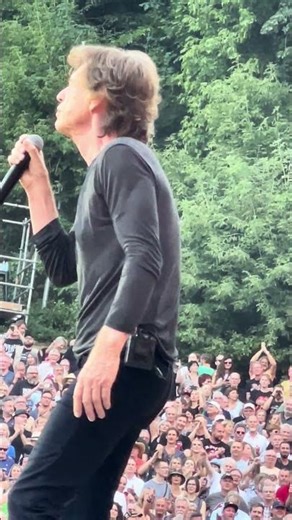 🎤⚡ Rolling Stones prove greatness doesn’t expire, it evolves! #rollingstones #mickjagger
