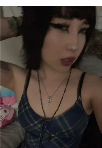 Nostalgic Vine Edits: Embracing Alternative Aesthetics