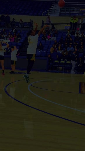 “Boom! Bang! Pow!” That’s exactly how the Hamilton Girls rolled into Marquette tonight against Golda Meir. They showed up, brought the heat, and didn’t back down one bit. Every pass, every screen, every shot—pressure on, intensity up. That’s how you turn a game into a statement. Top 10 moments? Too many to count. But the vibe was clear: Hamilton came to play, Hamilton came to win, Hamilton came to show heart. 💚💛 #BoomBangPow #HamiltonGirlsHoops #PressureOn #NeverBackDown #CityReviewShowdown