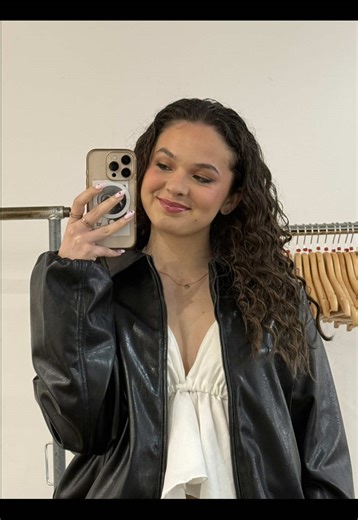 Écoutez moi, encore une fois 🤍 ✍🏻 : @Laura Ferré 💜 @Esteban #musique #newrelease #soon #chansonfrancaise