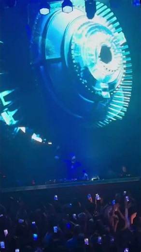 What a spectacular moment 🔥 with The spectre.... We Live We Love We Lie ❤️ #alanwalker #thespectre