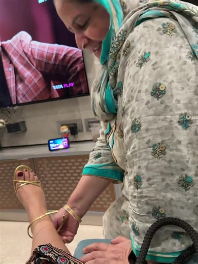 Hina Khan 💎 (@realhinakhhan)’s videos with original sound - Hina Khan 💎