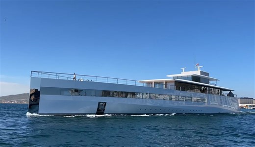 No captain, no crew: the bridge of Steve Jobs' widow's $140 million Venus superyacht was completely deserted when it rammed into the Mexican billionaire’s $250 million superyacht in broad daylight - Luxurylaunches