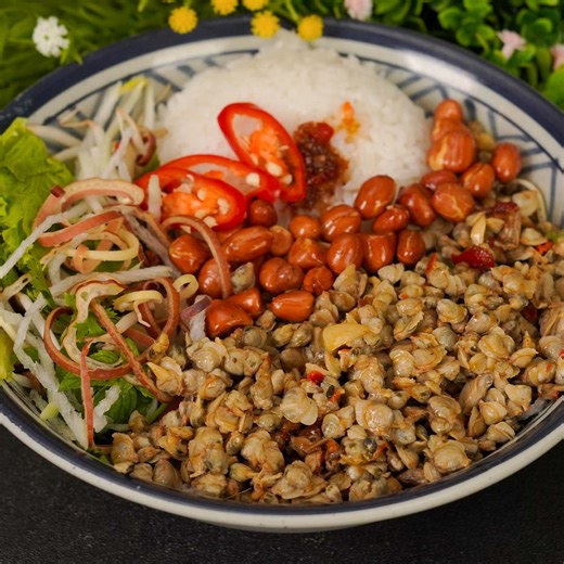 Bí Quyết Làm Cơm Hến Trộn Chuẩn Vị Huế – Cay Nồng, Đậm Đà, Thơm Lừng Cả Gian Bếp #monngon #cooking #monngonmoingay #bepnhagiang #comhentron © Bản quyền của video này thuộc về Origin Media SJC © The copyright of this video belongs to Origin Media SJC | Bếp Nhà Giang