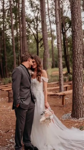 Spring wedding season is calling! Have you locked in your dream date at SpringHaus Farm yet? Enjoy exclusive booking bonuses when you secure your spot now. From our rustic white oak barn to the whimsical pine tree ceremony space, your perfect day awaits. Ready to make memories where love begins and families gather? What date are you hoping to celebrate your special day? Photo cred: Emily Bond Photography