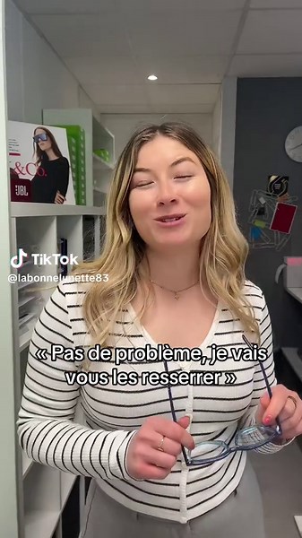 Et vous comment vous faites pour tester vos lunettes ? 😂 #humour #opticiennes #labonnelunette #fyp #france #magasin #client #viralvideos #toulon 📍Toulon 📍La Valette du Var
