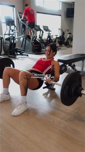 Lock in over clock in 🔐 #explorepage #motivation #fypシ #legs #fitness #fitnessjourney #relatable