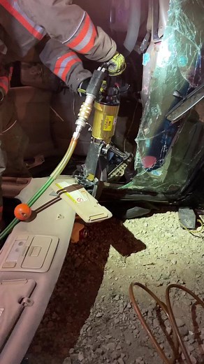 4.8K views · 56 reactions | Cutting with Hurst tools #machineryrescue #machineryrescuetraining #machineryrescueops #machineryrescuetechnician #manvsmachine #firefighter #firefighters #rescue #rescueco #rescuecompany #rescuetech #rescuetechnician | The Rescue Boss | Facebook