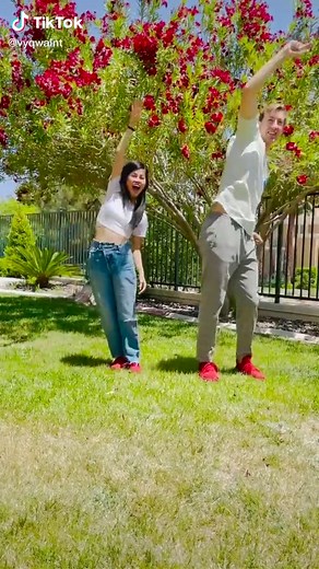 Learning this dance was so much fun!🕺💃 Who hit the pose the best, me or @chadwildclay? 🙋🏻‍♀️ #spyninjas #vyqwaint #chadwildclay #michaeljackson