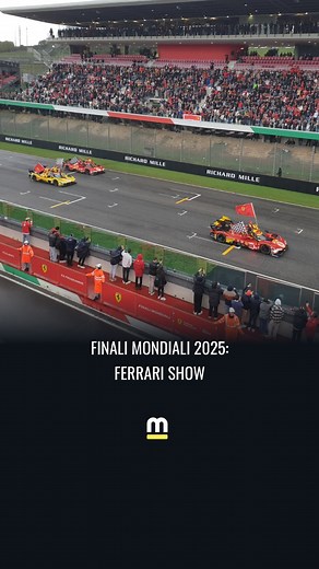 Nonostante il maltempo, i tifosi Ferrari non hanno voluto perdersi il Ferrari Show, ossia il solito grande spettacolo che va a chiudere il fine settimana delle Finali Mondiali 2025, con la tribuna centrale presa d’assalto dai vari Ferrari Club, clienti e dipendenti del Cavallino Rampante. #ferrari #essereferrari #scuderiaferrari #ferrarihypercar #ferrari499p #mugello #motorsport #motorsportcom | Motorsport.com Italia