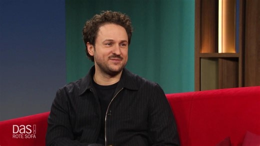 DAS! Rote Sofa: Schauspieler und Autor Dimitrij Schaad auf dem Roten Sofa