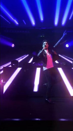 This festive season dive into the world of immersive picture & sound - Sony BRAVIA XR OLED - 40 sec